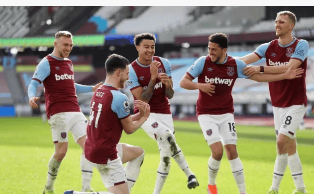 利物浦连续五场不败 排名紧追曼城