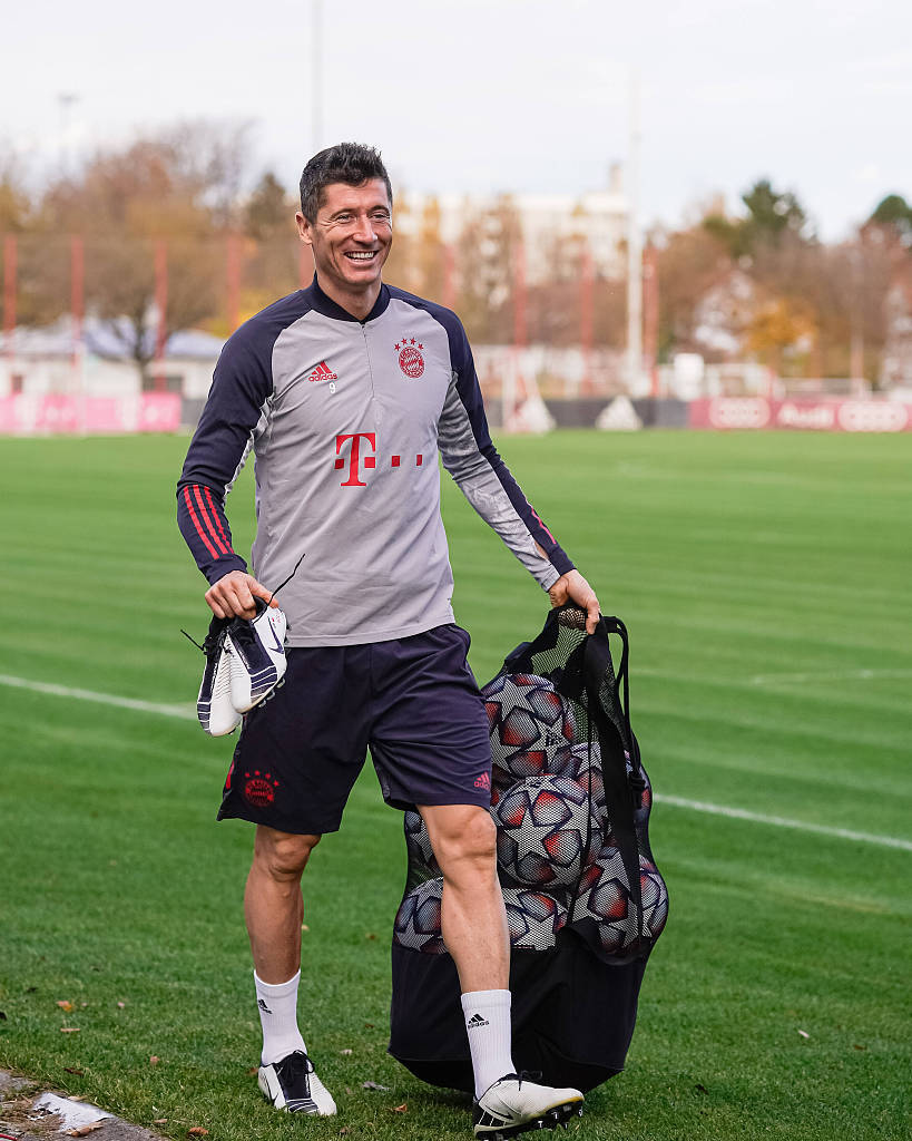 湖人遭遇三连败，专家点评：徐静雨批判东契奇，盛赞詹姆斯表现