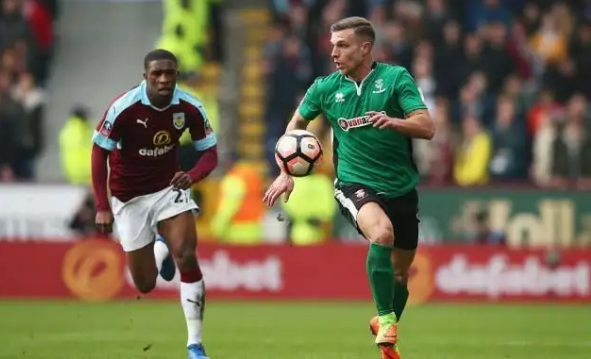 态度成谜！字母哥力挺留队又赞库里，美杨毅：别让他和库里联手